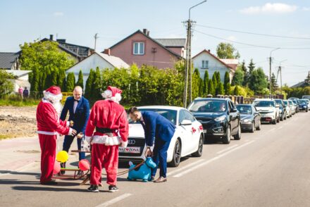 Brama weselna w Siedlcach – tradycyjne powitanie pary młodej przez sąsiadów