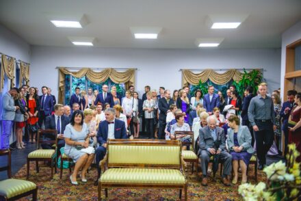 Uroczysty ślub cywilny w Warszawie – przysięga małżeńska i radość bliskich
