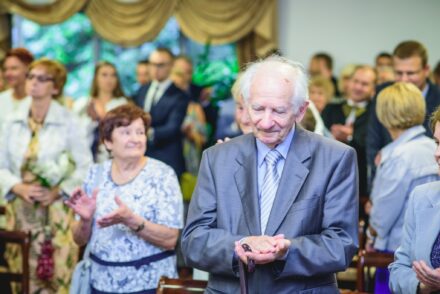 przysięga małżeńska i radość bliskich-nowoczesna fotografia ślubna Warszawa