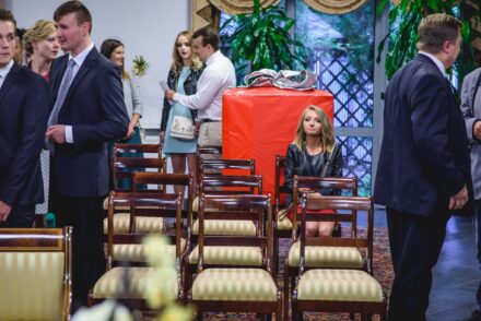 przysięga małżeńska i radość bliskich-nowoczesna fotografia ślubna Warszawa